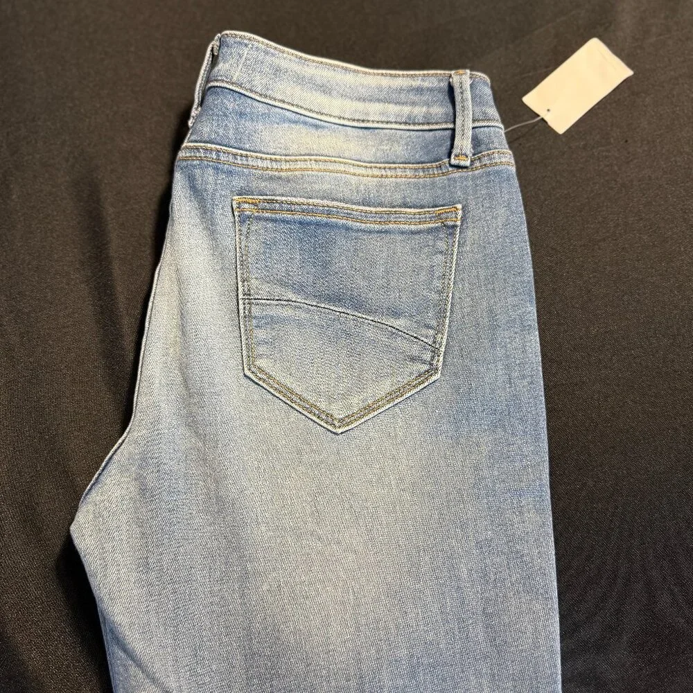 NWT Rare Driftwood Farrah Embroidered Flare Jeans Sz 29 - Picture 7 of 14